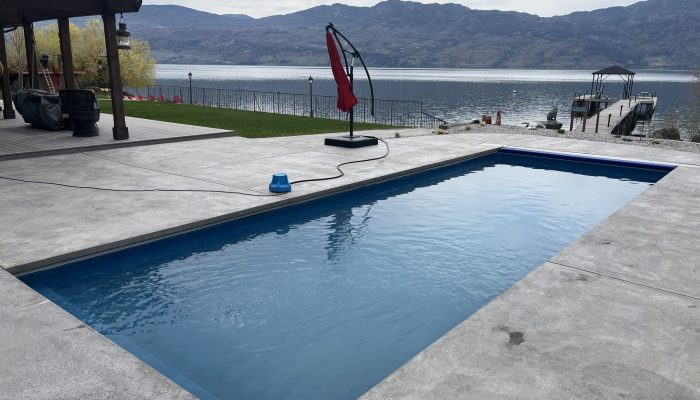 PoolWorx darker blue liner overlooking lake_4618 PoolWorx darker blue liner overlooking lake_4618